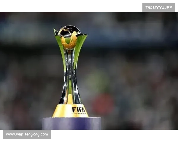 世俱杯奖杯首次亮相重庆点燃球迷热情期待荣耀冠军之夜 世俱杯奖杯首次亮相重庆点燃球迷热情期待荣耀冠军之夜