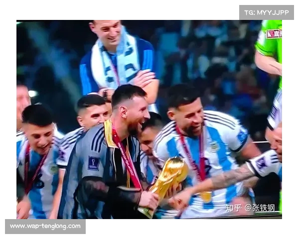 梅西小碎步庆冠寓意深远兑现对小球迷的承诺与梦想 梅西小碎步庆冠寓意深远兑现对小球迷的承诺与梦想