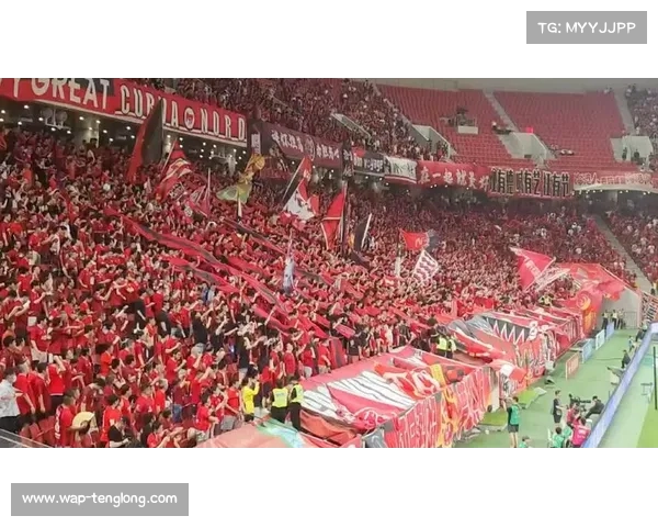 青岛西海岸迎战上海海港激战正酣期待精彩表现与精彩进球